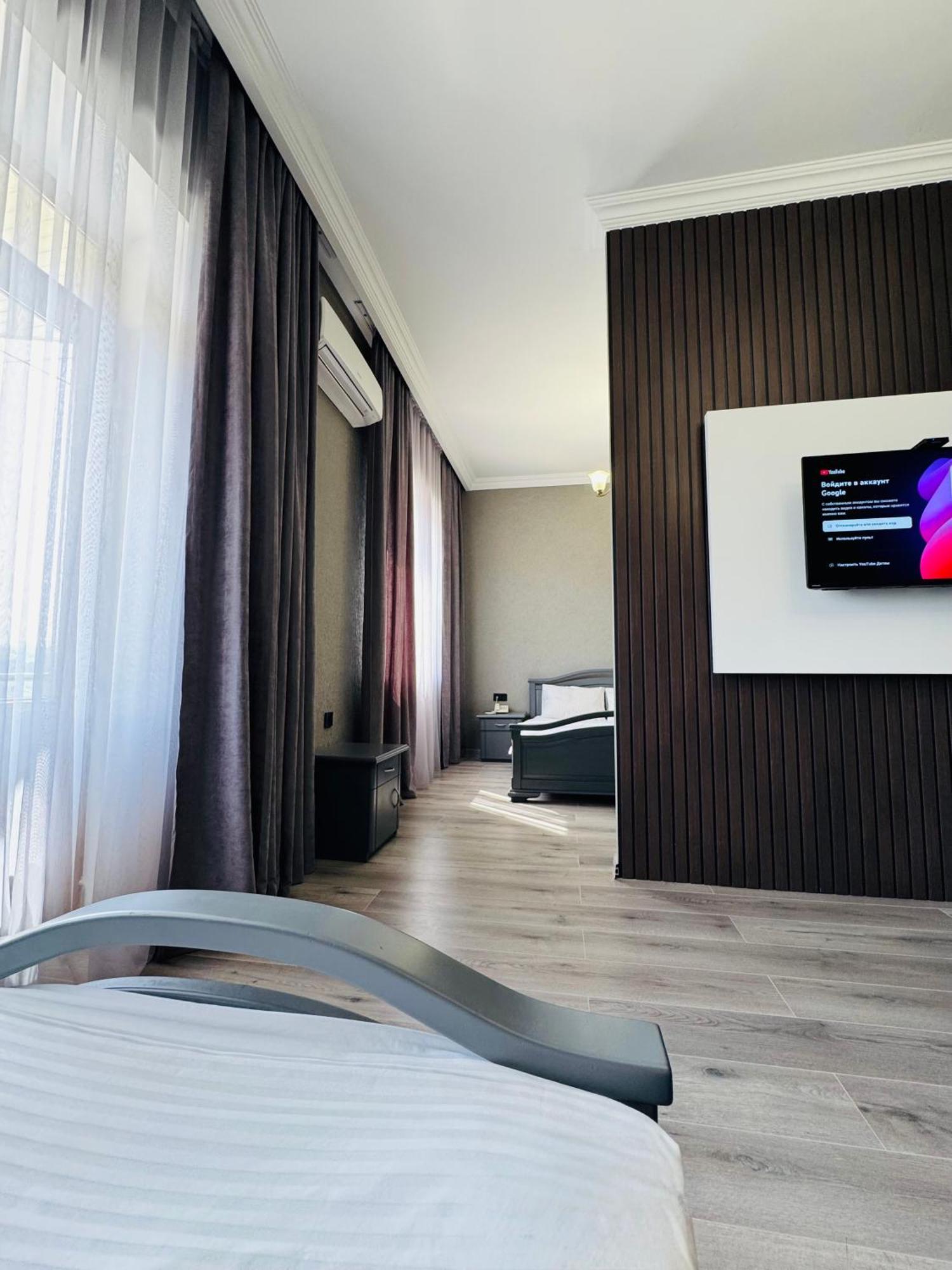 Capital Hotel Yerevan Exterior photo